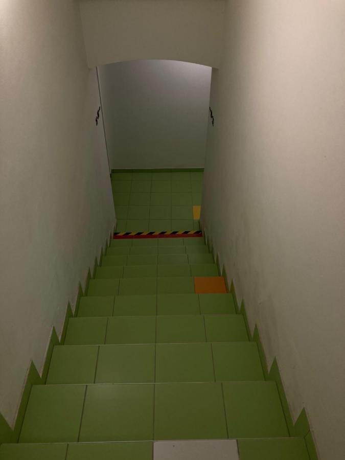Capsule Hostel Zizkov Tower Prag Exterior foto