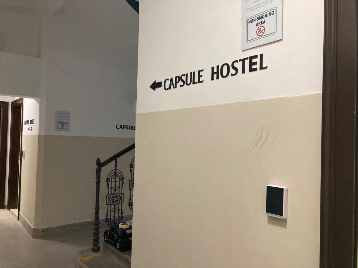 Capsule Hostel Zizkov Tower Prag Exterior foto