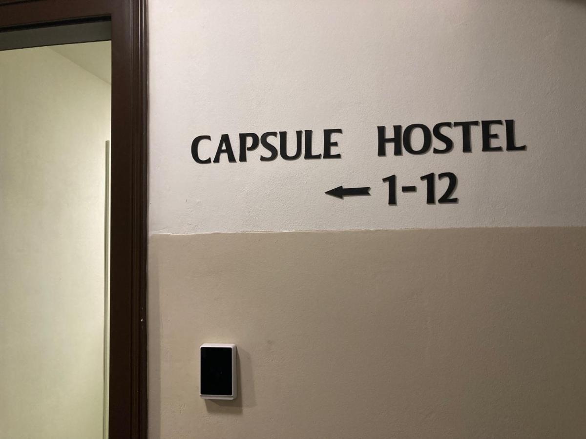 Capsule Hostel Zizkov Tower Prag Exterior foto