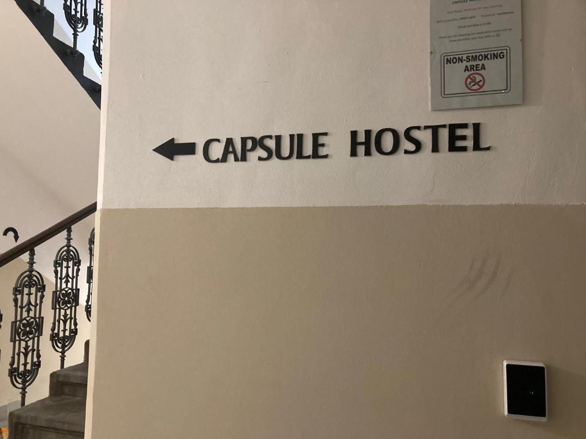 Capsule Hostel Zizkov Tower Prag Exterior foto